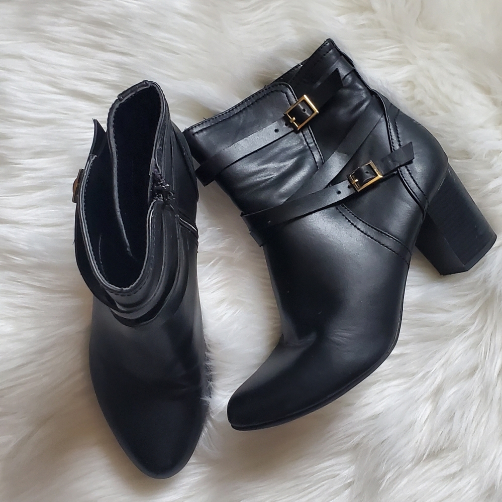 Liz Claiborne black ankle heel boots